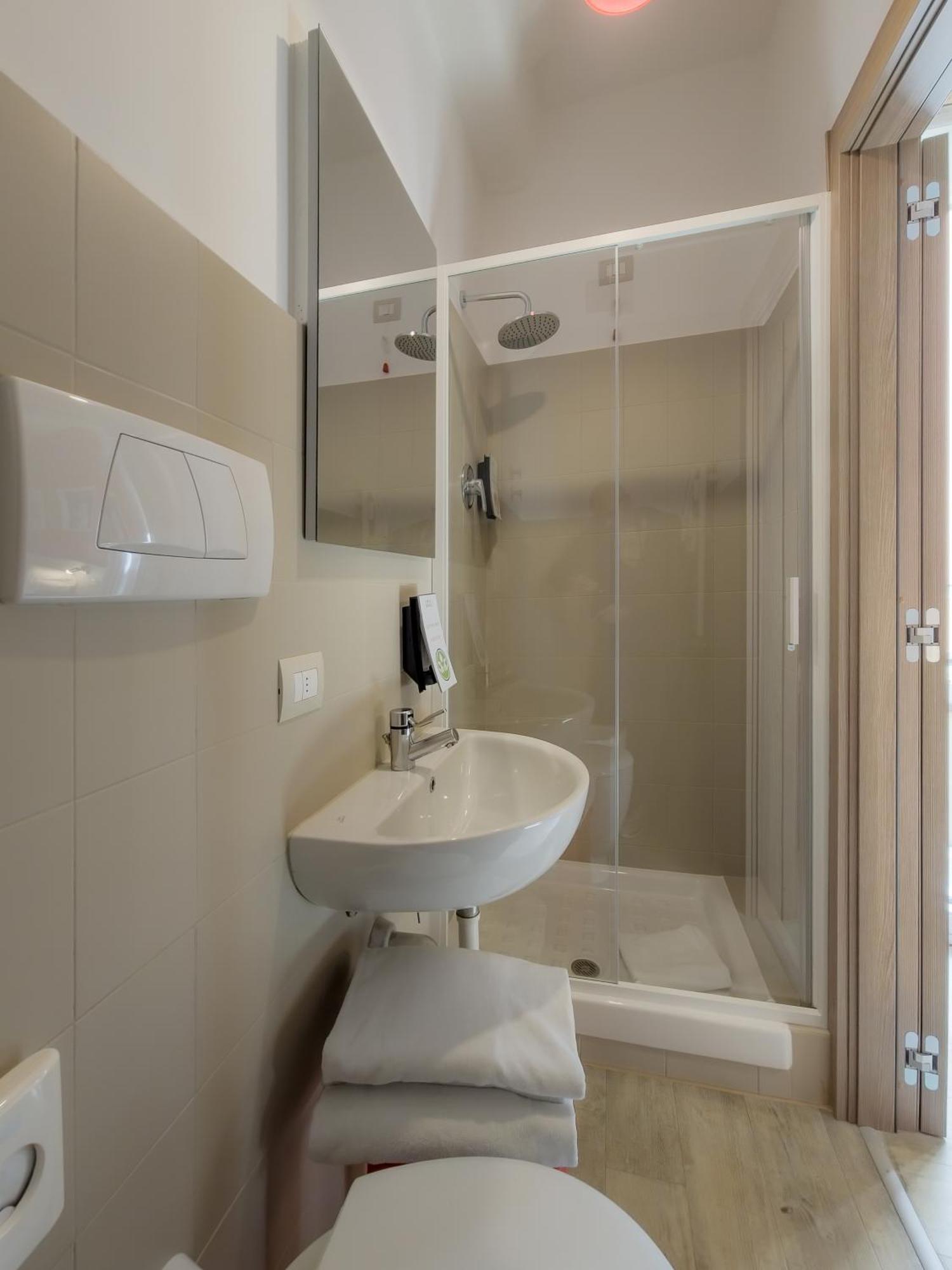 Hotel Nologo Генуя Экстерьер фото